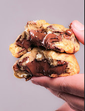 Sanduíche de Cookie com Nutella, cortado ao meio